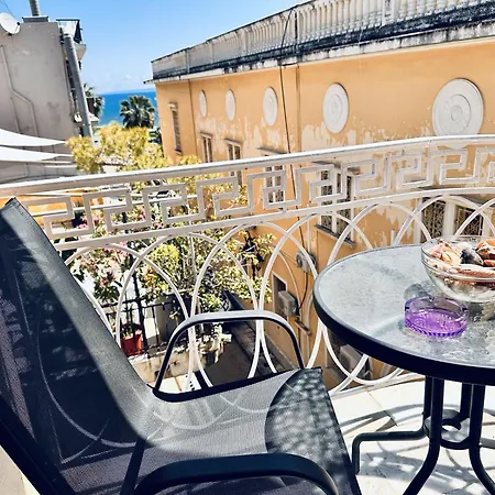 House Tsoukalas Nasos アパート